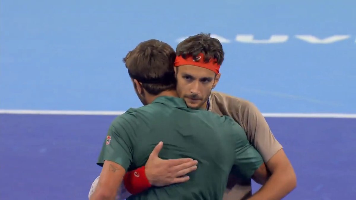 Remarkable Lore 🌟 Lorenzo Musetti saves four match points to stun compatriot Cobolli 4-6, 6-2, 7-5 and reach the final in Lyon! #GrandPrixAuvergneRhoneAlpes