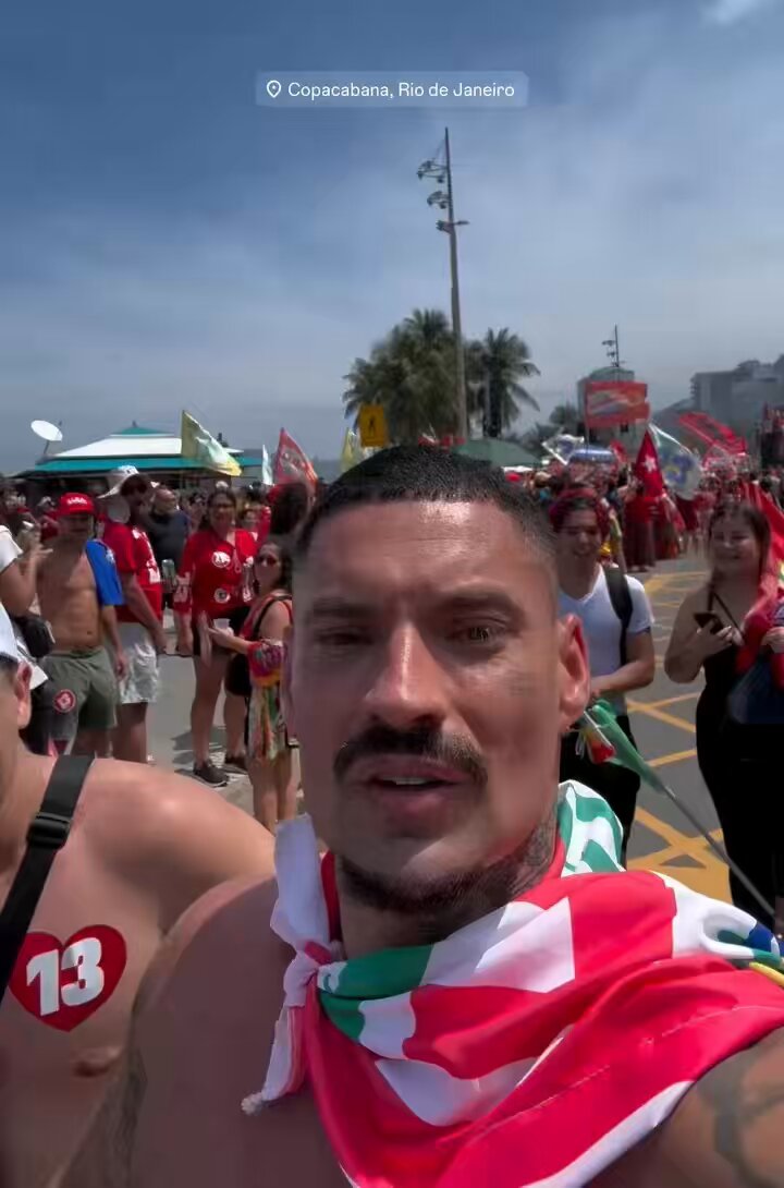 GOSTOSOS COM O LULA ⭐️❤️ Filipe Ret no ato do Lula em Copacabana.