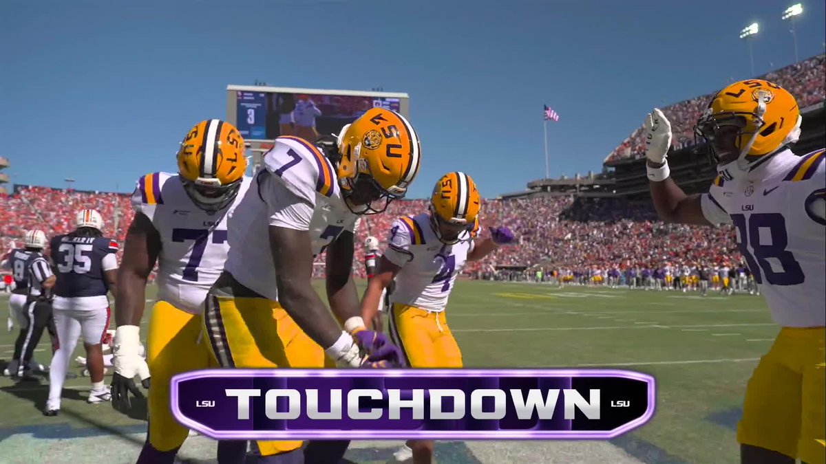 Trey'Dez Green hits the griddy after the TD grab 🔥