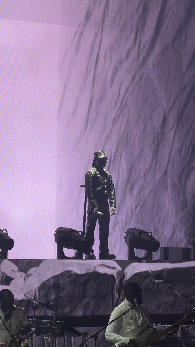 🚨Asake’s Entrance at his Accor Arena Show 🤩 🇫🇷