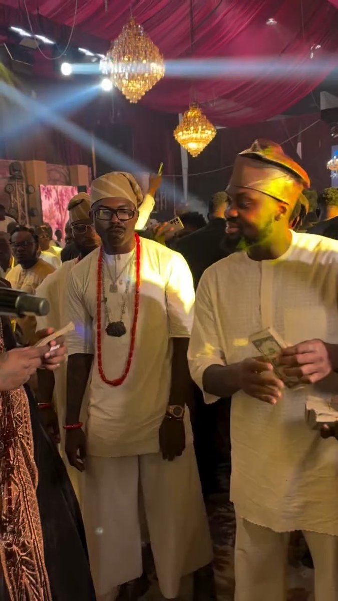 Egungun spraying Zlatan bundle of dollars 💵 🥶