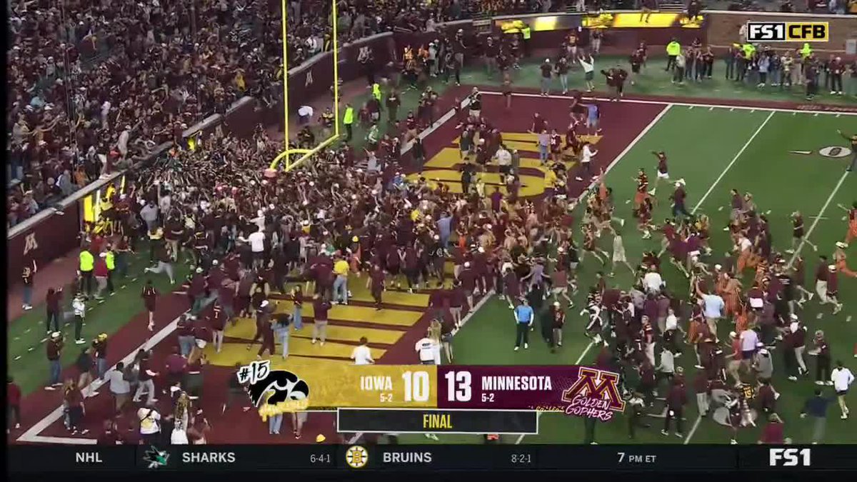 FIELD GOAL FOR THE WIN 🚨 Minnesota Football KNOCKS OFF NO. 15 IOWA ‼️