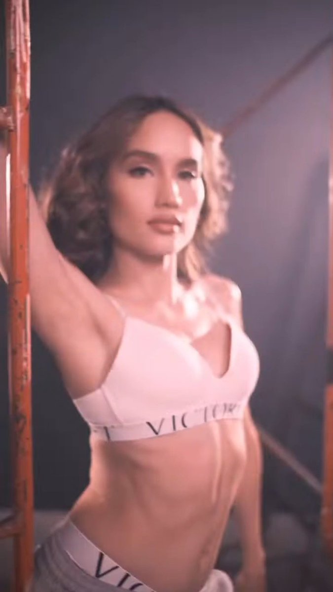 Bagus banget badan cinta laura 😍