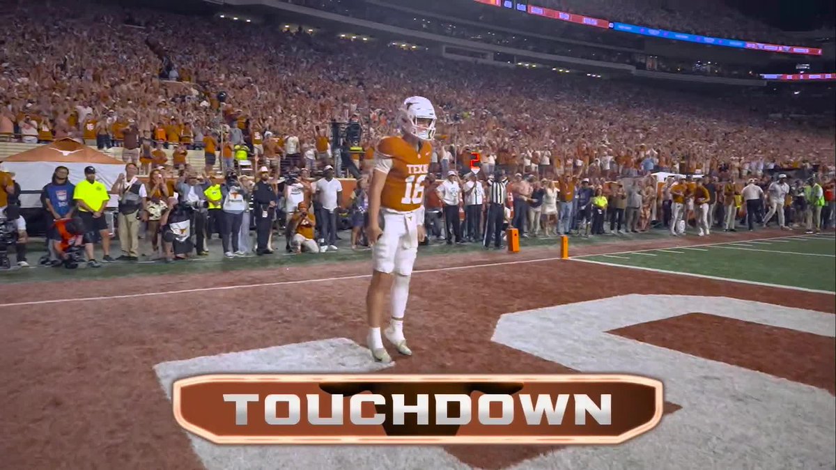 WE GOT A GAME 🍿 Arch takes it himself to give Texas the late lead 🤘