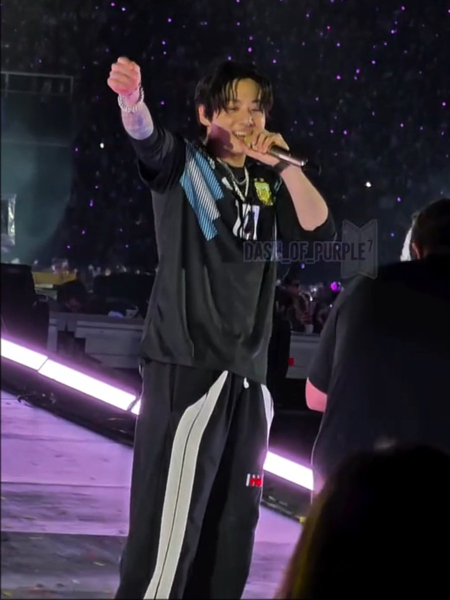 jungkook dancing to ‘lost’ (cutely)