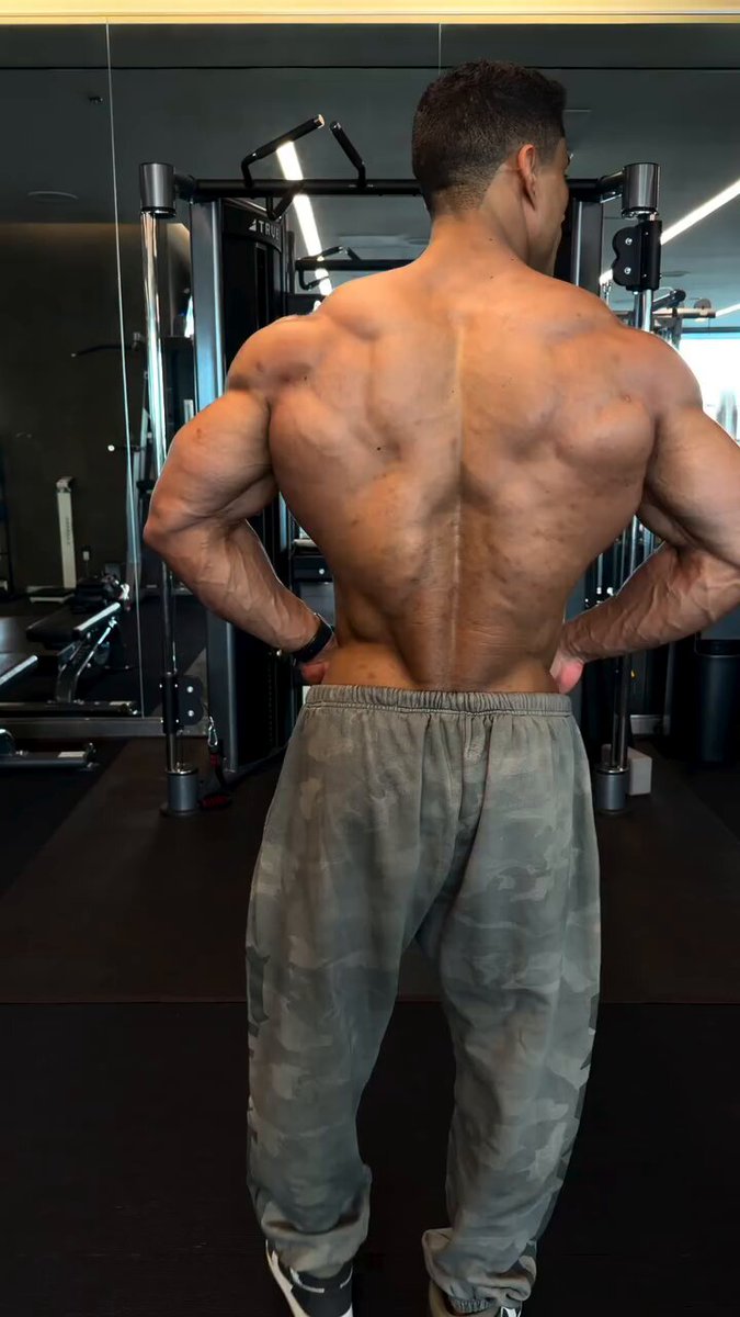 This Big dude built this back with nothing but pull-ups. Somehow they're still the most underrated exercise in the gym.