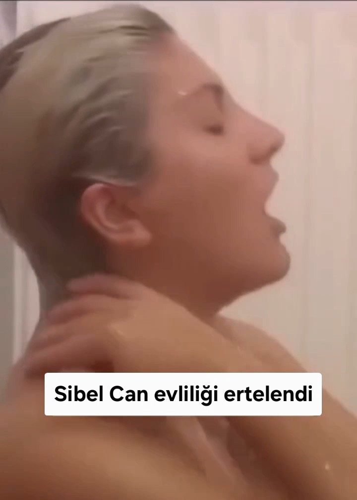 Evlilik hazırlığında olan Sibel Can ve Emir Sarıgül'ün evliliğinin ertelendiği iddia edildi.