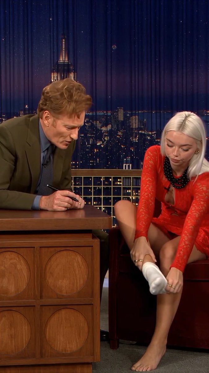 Conan really said “let me get a closer look” and pulled out the pen like he was about to perform surgery