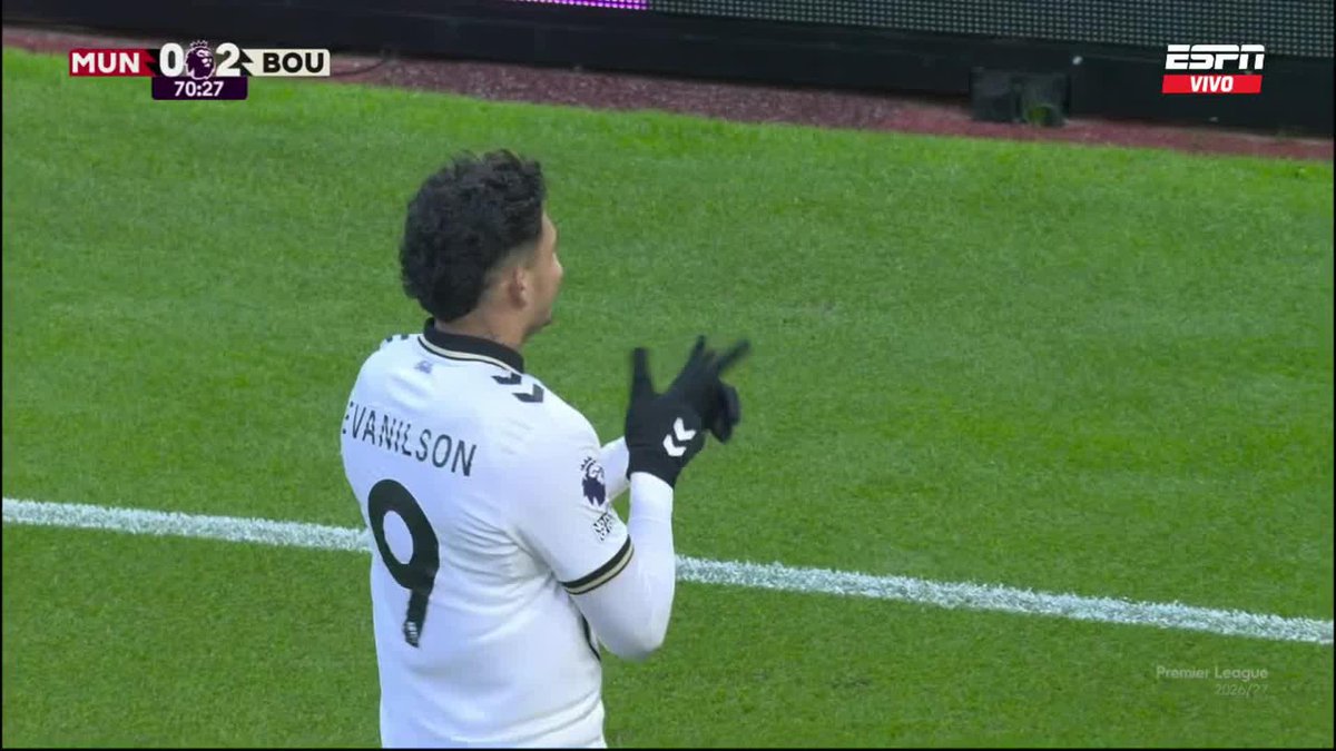 ¡¡QUE GOLAZO DEL BOURNEMOUTH Y CARAS DE PREOCUPACIÓN EN LOS DIABLOS ROJOS!! Evanilson gambeteó a Lammens tras la salida del arquero del Manchester United y marcó el tercer tanto de los Cherries. 📺 Mirá la Premier League por ESPN en el Plan Premium de #DisneyPlus