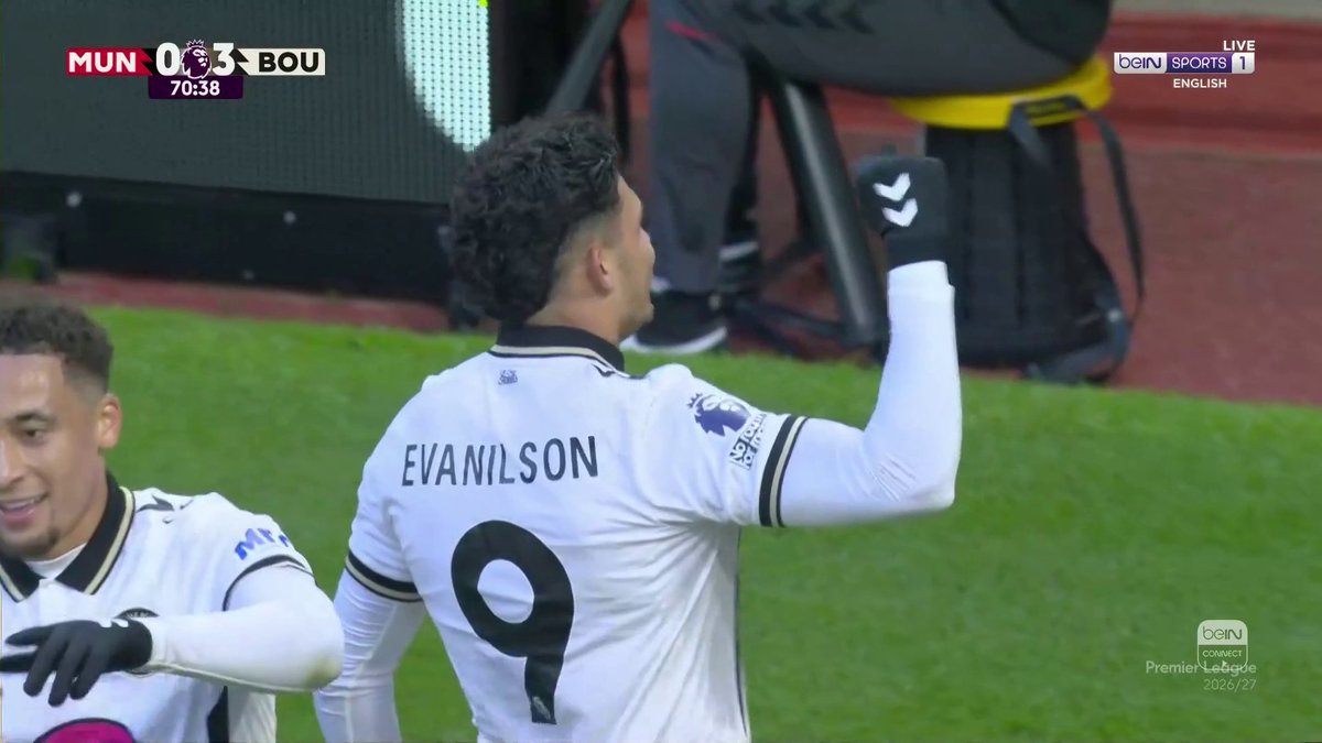 A lovely finish from Evanilson! 😍 AFC Bournemouth 🍒 make it three! 🔥 #MUNBOU