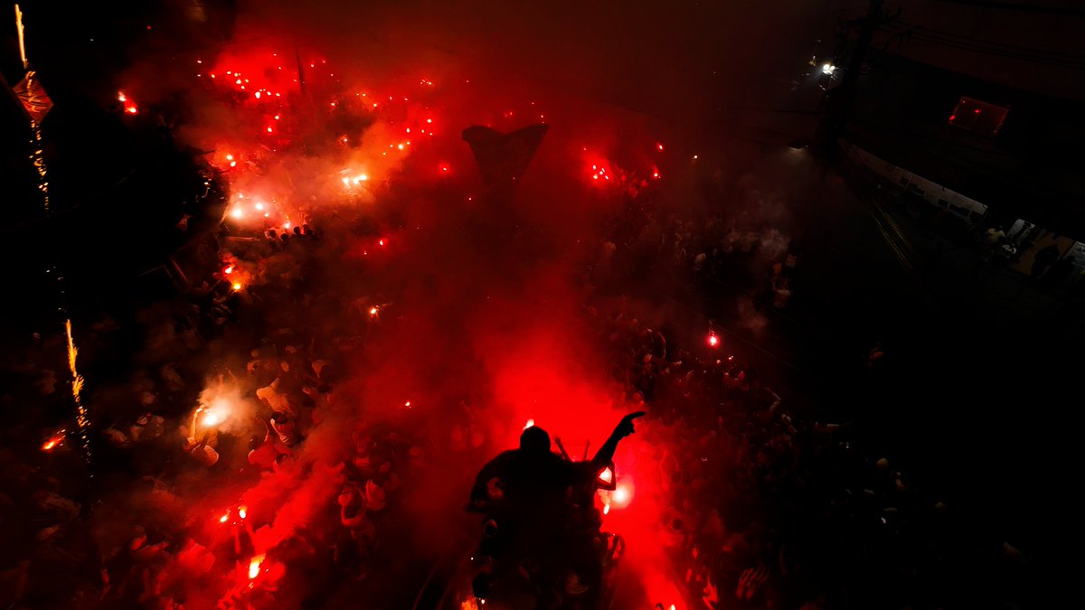 Mais uma noite de Alçapão. Mais um corredor de fogo histórico!🏳️🏴🔥