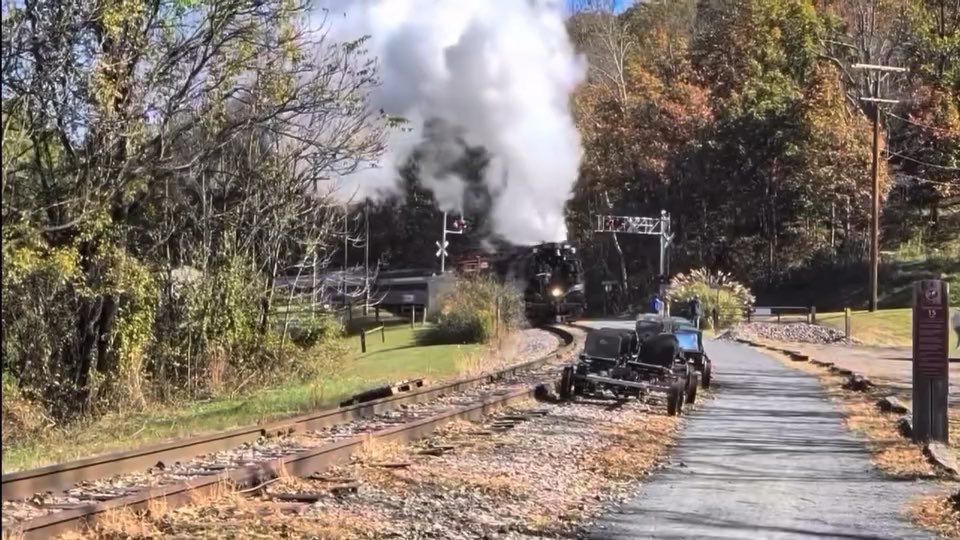On a lighter note here is 1309 kicking some railbikes outta the right of way hehehehe