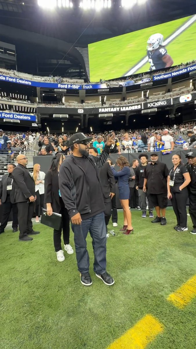 Ice Cube showed out to support the Raiders