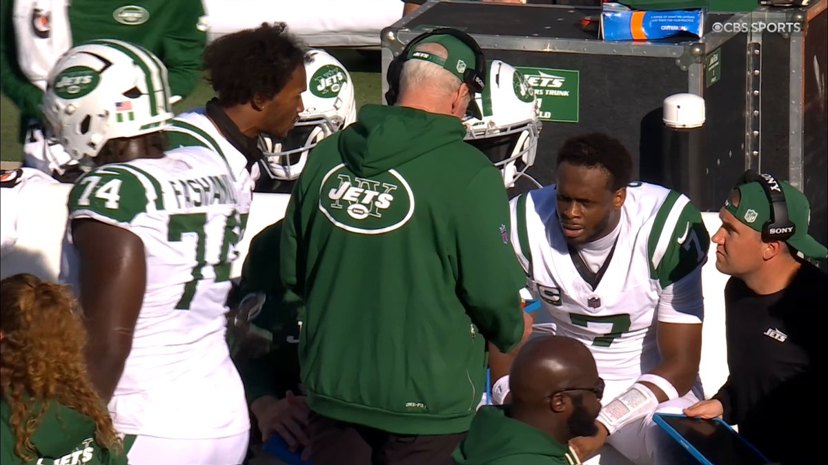 Jets WR Garrett Wilson appeared frustrated on the sidelines during the team's loss vs. the Dolphins. (📺 CBS)