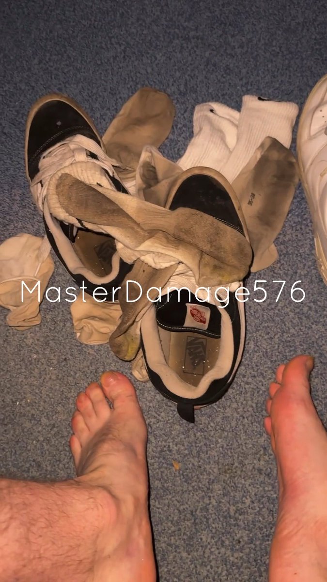 Socktober…. Day 18/30 wearing these White Nike crew socks.. wore my vans again for another 9 hours today.. the socks are getting insane 😈😈🫢#sweatysocks #dirtysocks #nikesocks#usedsocks #usedsocks #boysocks #nikesocks #socks #sockfetish