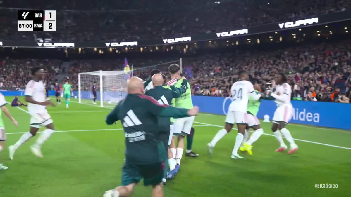 ¡EL GOLAZO AGÓNICO PARA UN TRIUNFO INOLVIDABLE DE REAL MADRID EN EL CAMP NOU! Gran jugada de Camavinga y doblete de Mbappé para el 2-1 del Merengue contra Barcelona en #ElClásico.