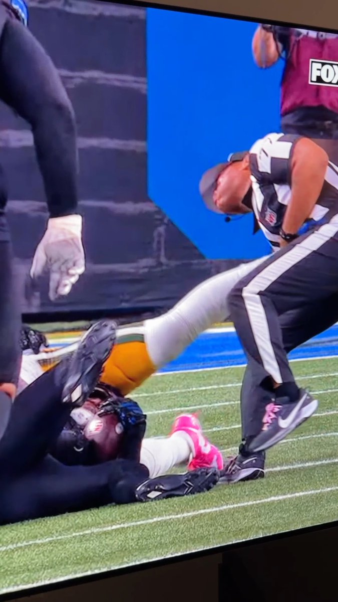 the kick to the midsection 💀💀💀 and then the flag launch from the ground 😂