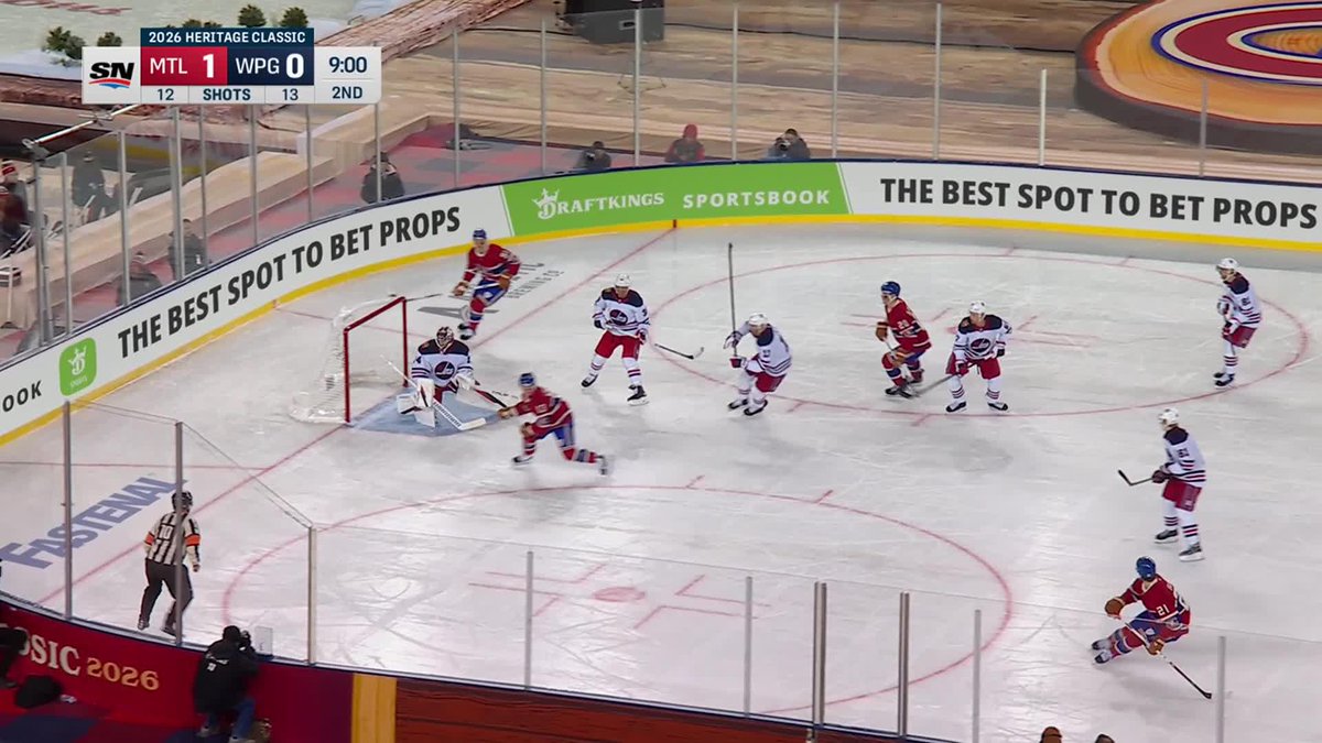 KAIDEN GUHLE EXTENDS THE @CANADIENSMTL LEAD! 🚨 #HeritageClassic 🇨🇦: Sportsnet &amp; TVA Sports ➡️ 🇺🇸: NHLonTNT &amp; HBO Max ➡️