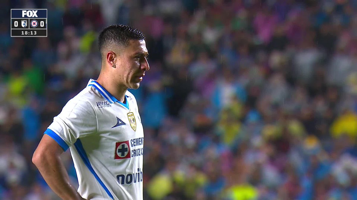 ¡Frieladad y muchísima calidad! 🎯 Andrés Montaño cobró el penalti de manera magistral y mandó el balón al fondo de las redes para poner a CRUZ AZUL al frente ante el Querétaro. 🔥 #J14 #AP26 ✨ #LaLigaDeLaAfición