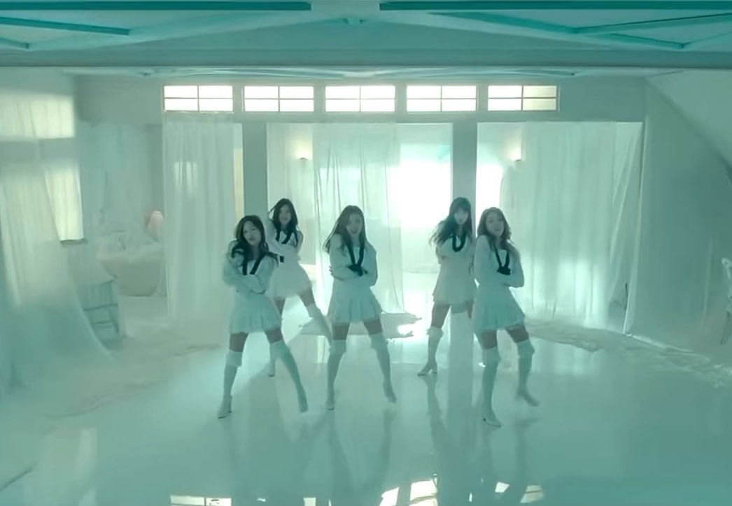 Western soloist Jane remover teases a potential collab with kpop girl group BERRYGOOD in new tweet !