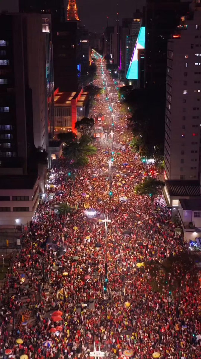 People celebrate Lula's win in São Paulo