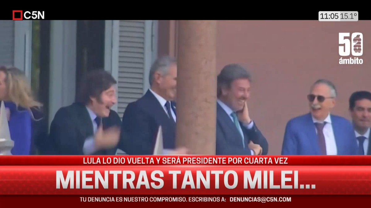 🔴 AHORA | Milei hizo el "six seven" en Casa Rosada Tras el triunfo de Lula en Brasil y frente a una Plaza de Mayo vacía, el presidente salió al balcón de Casa Rosada e hizo "six seven" junto a integrantes de su Gabinete.