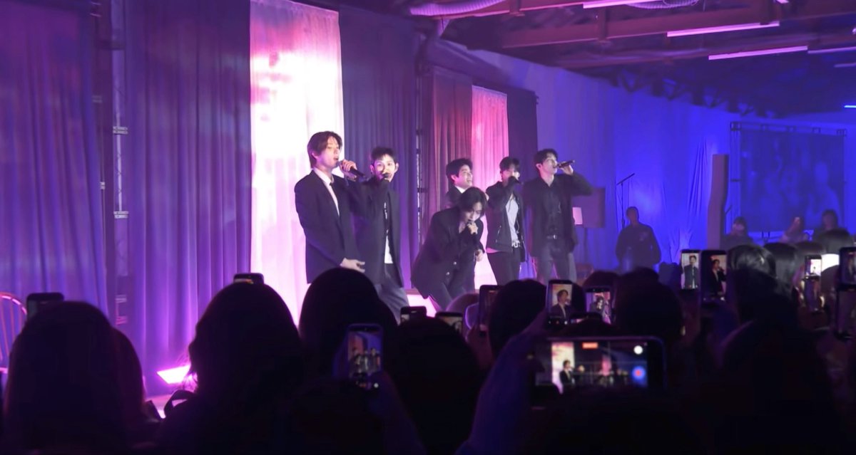 LIKEEEE I LOVE A GROUP THAT CAN SING