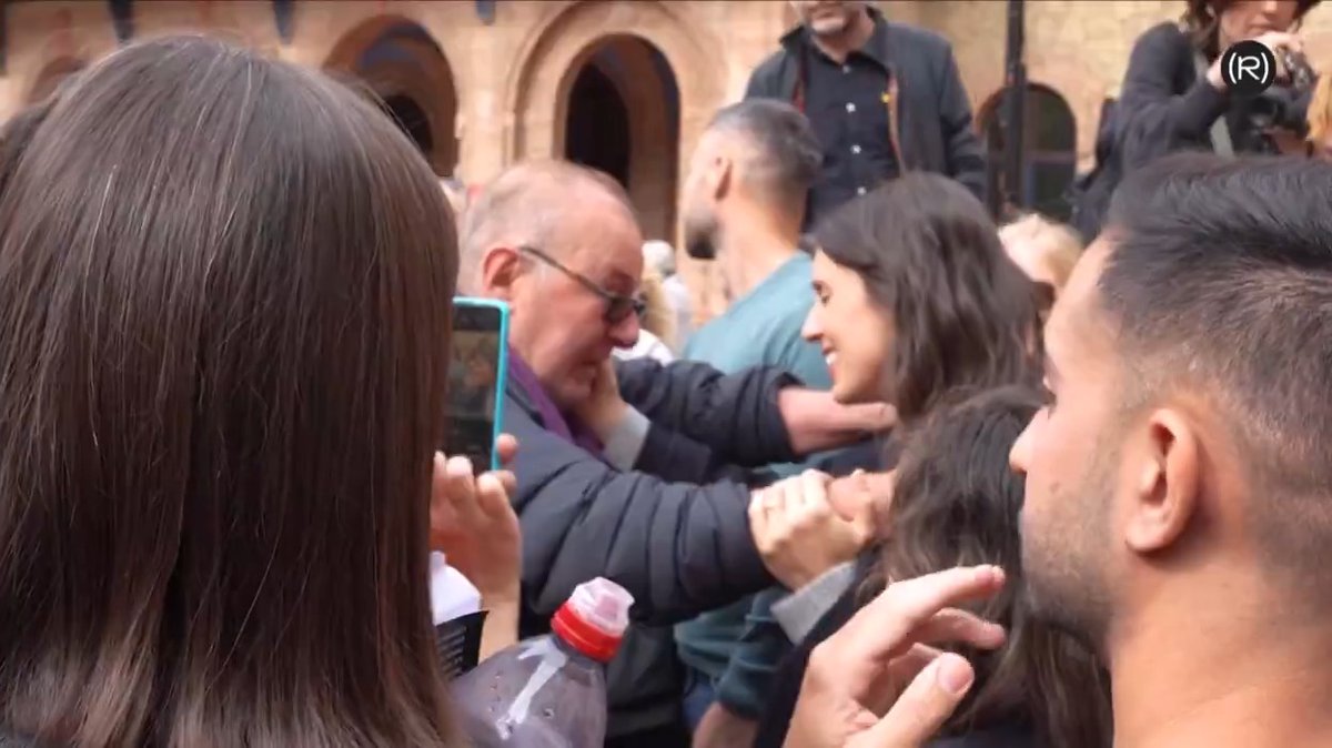 📽️ Armando Negro acudió al acto de Irene Montero y Gabriel Rufián en Barcelona para mostrarnos lo que se vivió allí 👇🏽 📺