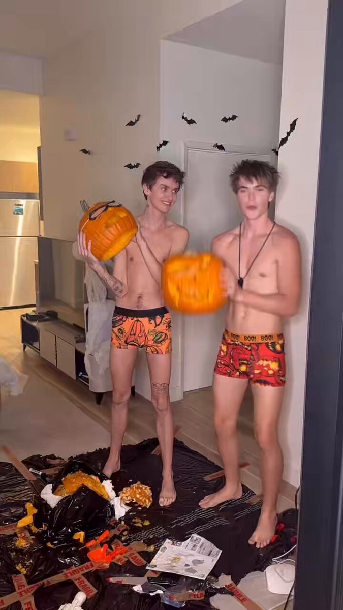happy Monday of Halloween week. how’s the costume designing going