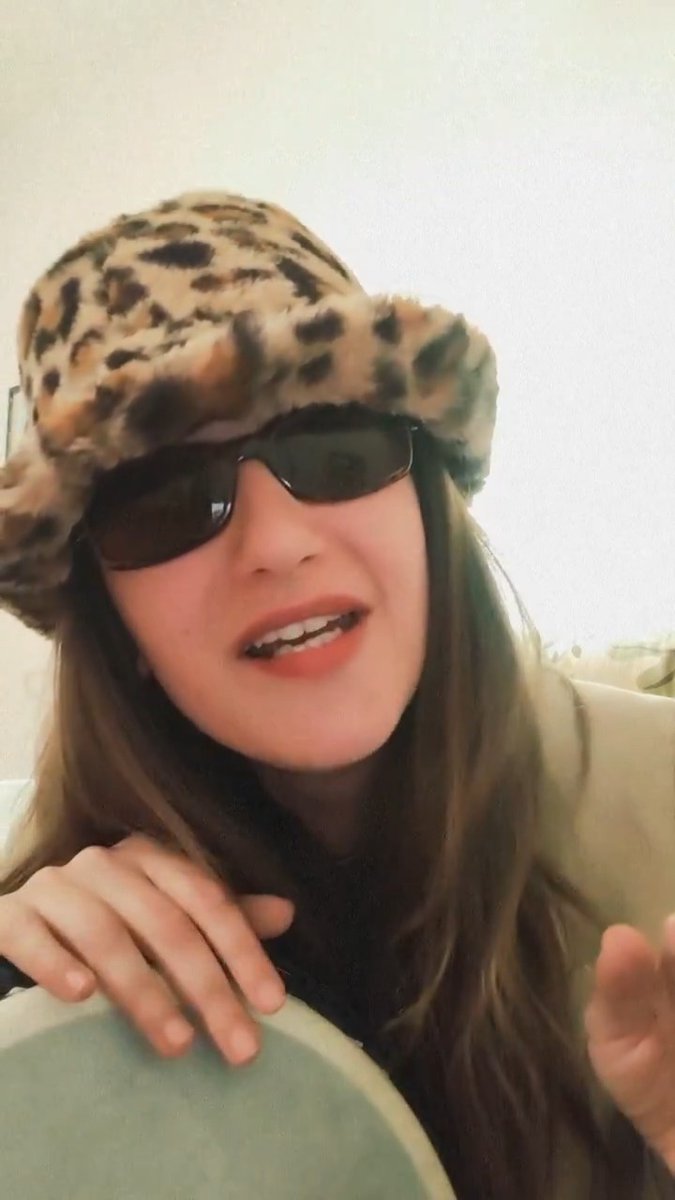😄 kako posle ministarke Goca nokti kako posle tri mandata opet portir .... kako posle inspektorke ja opet starleta kako posle kavijara za ručak pašteta