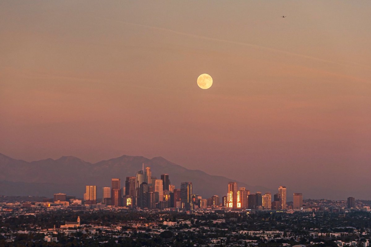 The grand finale of last nights Hunter’s moon rising over Los Angeles. 1000 photos turned into a 30 second timelapse video as the moon rose through sunset into twilight.