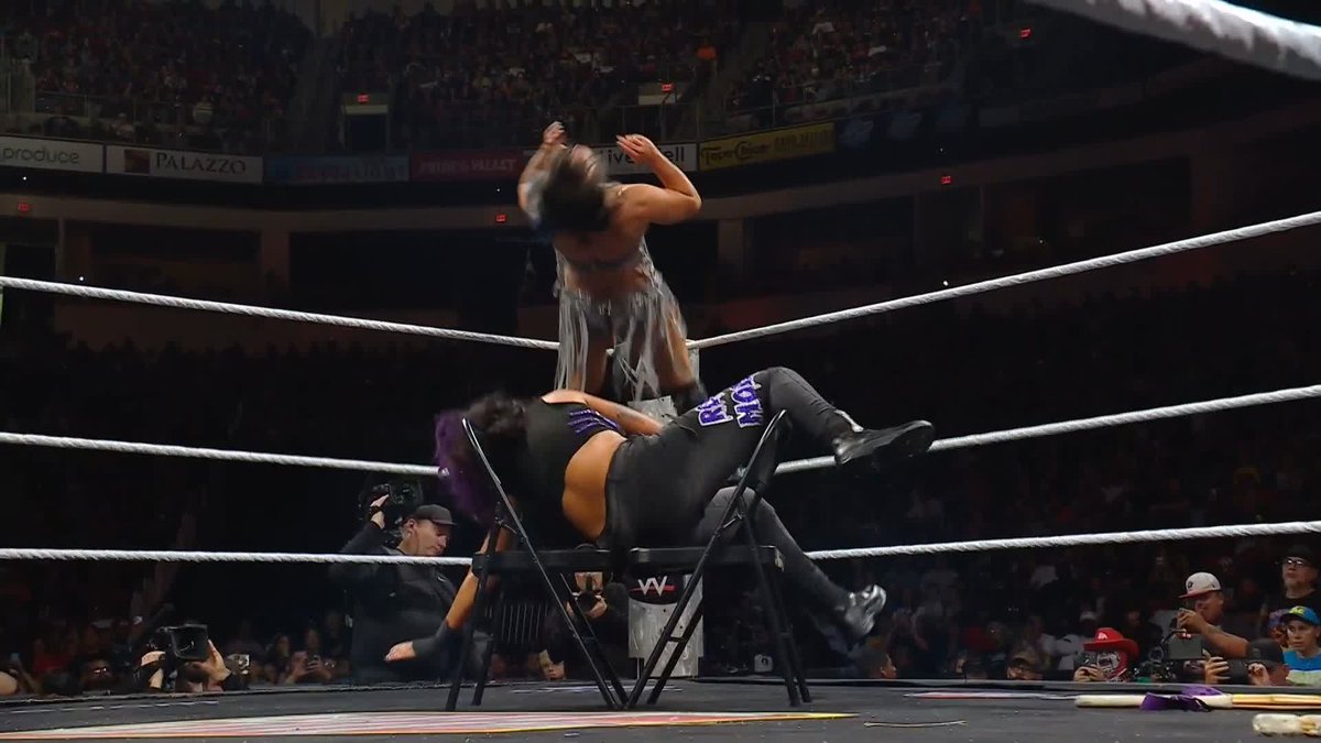 The BRUTALITY in this match just keeps rising! 😬 Bayley