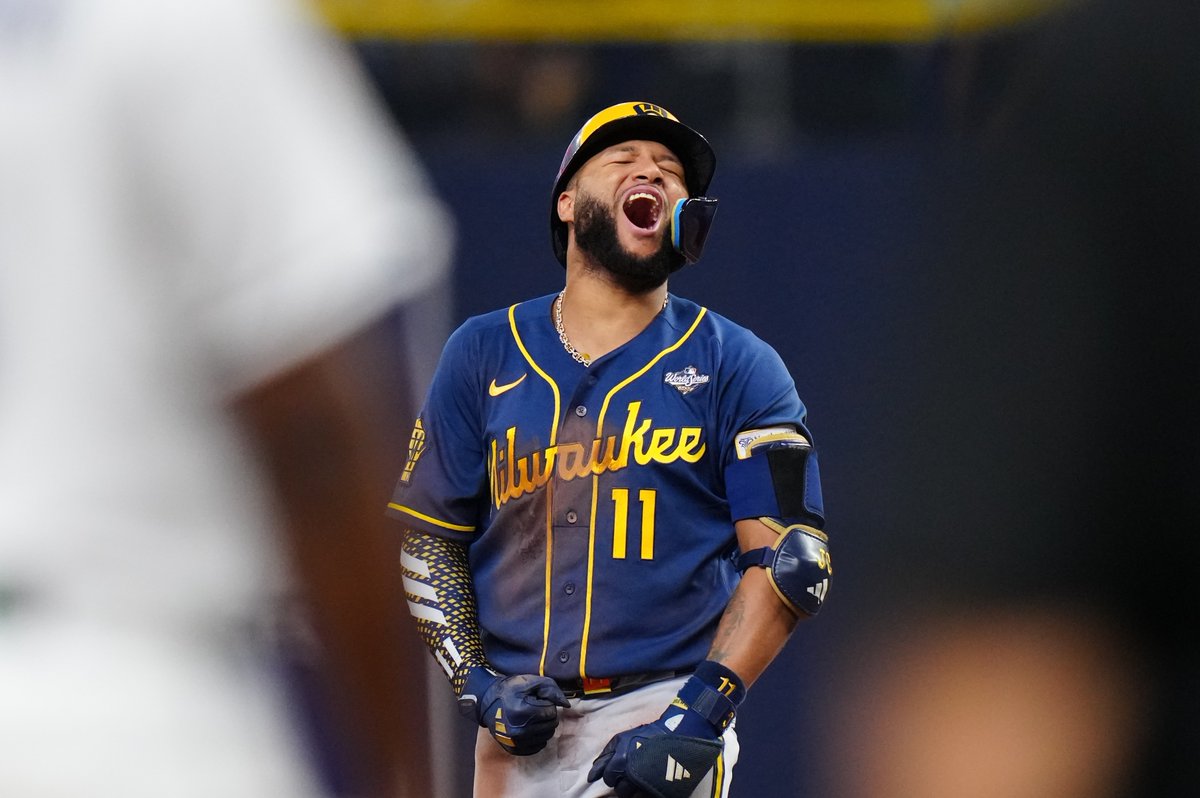 JACKSON CHOURIO IS 4-FOR-4 HE HAS TWO HITS THIS INNING IT'S 10-0 BREWERS 😱