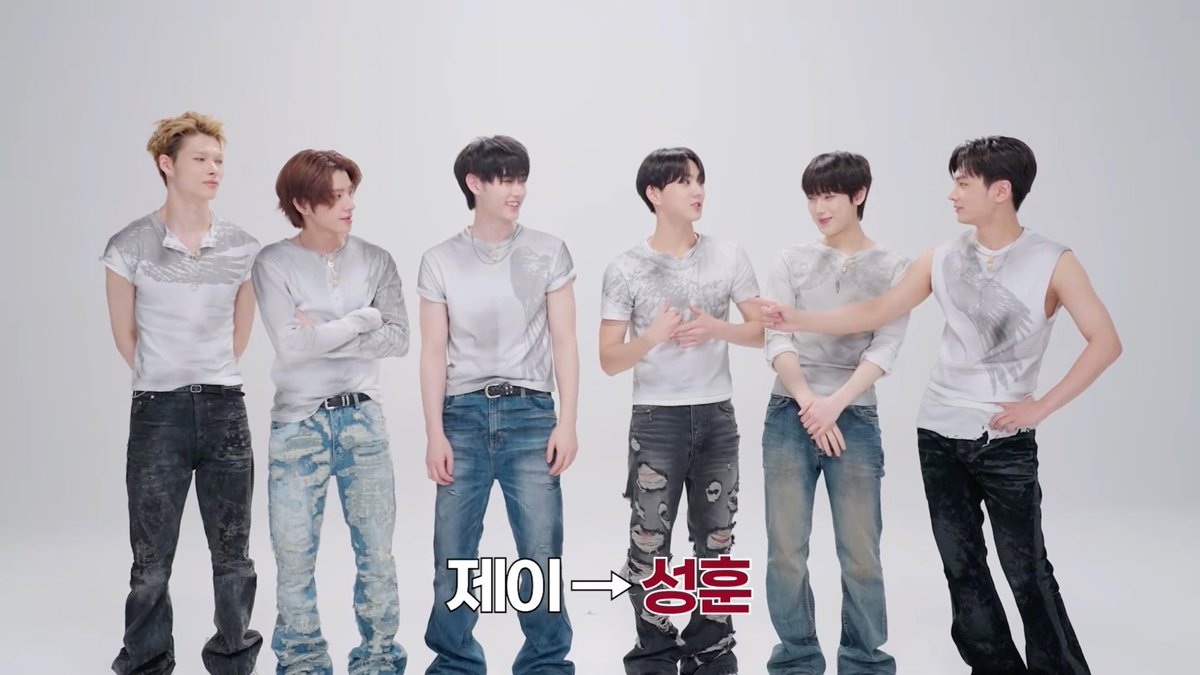 jay choose sunghoon, someone he want to run away with 😭 🐈 jay-ssi, why did you choose sunghoon hyung? 🐈⬛ oh.. oh.. 🐈 i guess jay hyung just likes sunghoon hyung 🐈⬛ sunghoonie.. he’s reliable 🐧 ◜◡◝