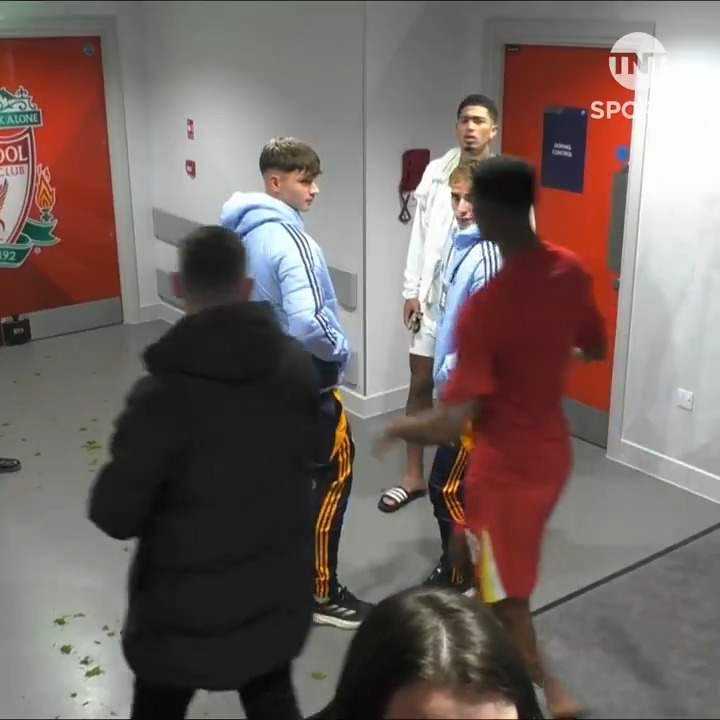🚨 Jude Bellingham grabbing Trent Alexander-Arnold's shirt after Real Madrid played Liverpool is a moment that hits different. 👀🔥