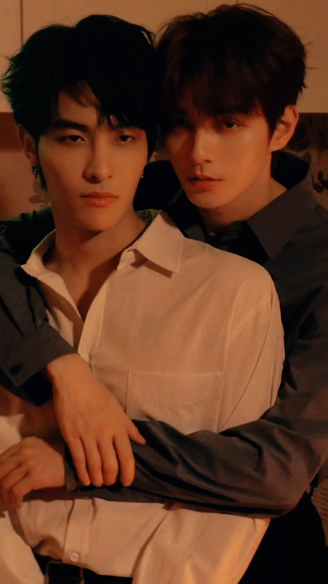 📸 XiZhao RECORD | 2026.10.27 “Returning to where our hearts first fluttered, finding each other's answers through the touch of our fingertips. Ten fingers gently intertwine, confirming the feelings they've always held for each other.” 🧡💛 Just 5 days until XiZhao's 361 Times · Eternity Hong Kong concert on November 1! ⏳ #XiZhao #HeChangxi #HeYanzhao