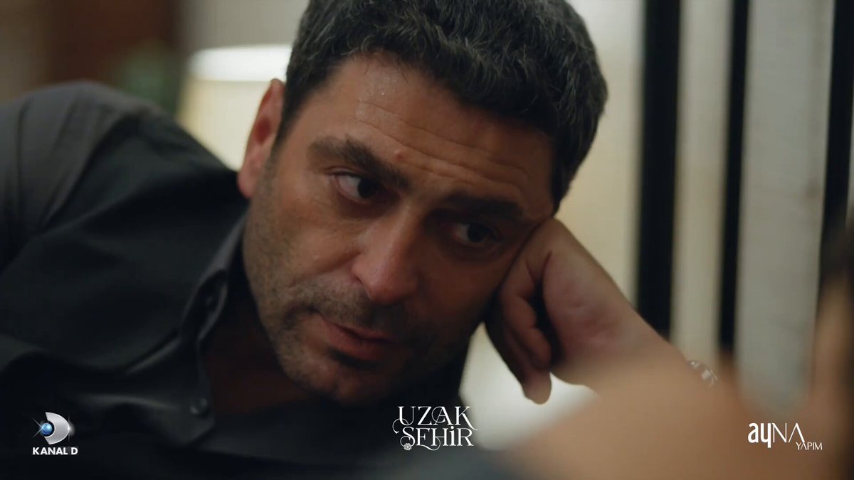 Onlar en sonunda denize varmadan buluşurlar… 🪁 #CihAl #UzakŞehir yeni bölümüyle pazartesi 20.00’de #KanalD’de! AyNA Yapım AY YAPIM Kanal D