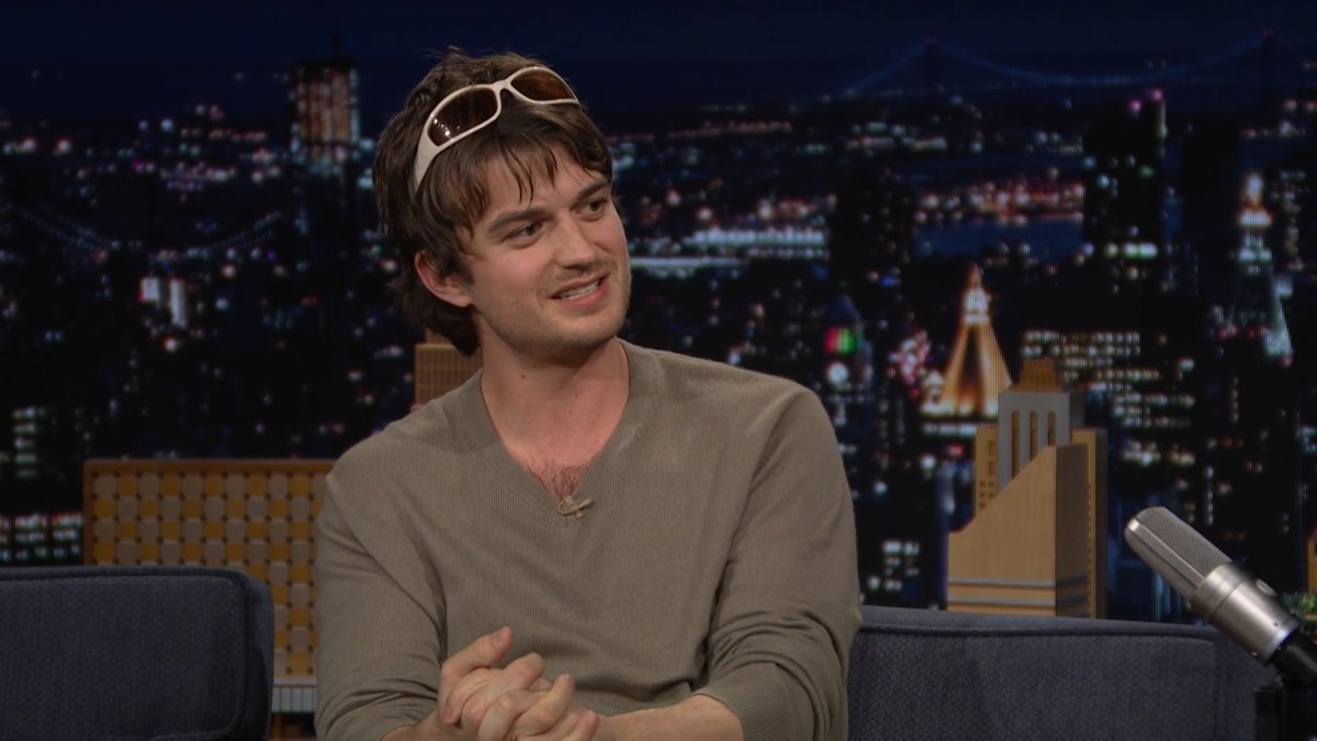.Joe Keery played the high school teacher in Dangerous Liaisons ๐คฃ #FallonTonight