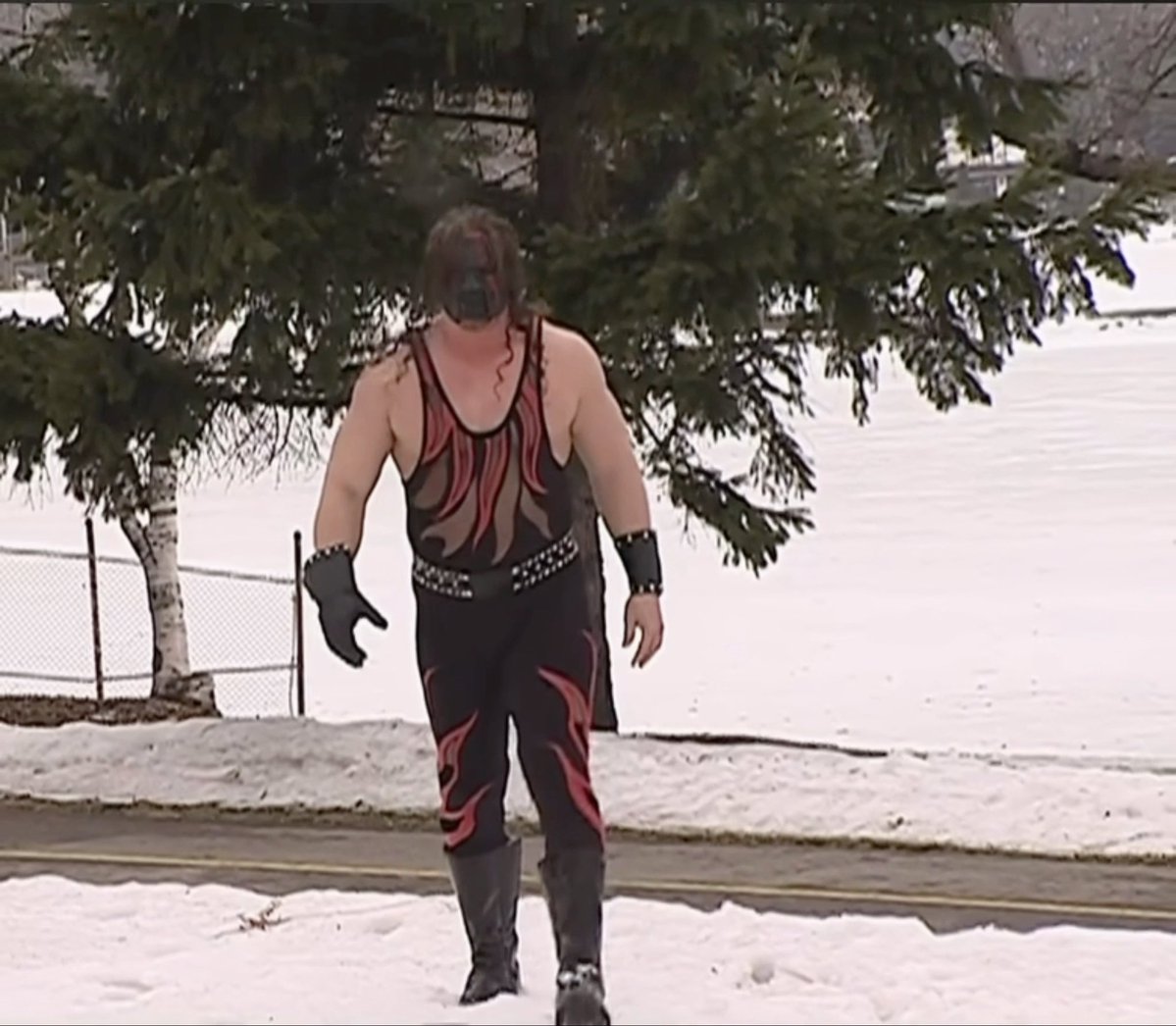 THIS RANDOM PERSON AT THE PARK WAS ABSOLUTELY TERRIFIED SEEING KANE IN FULL ATTIRE TAKING PHOTOS 😭 Bro could not believe his eyes.