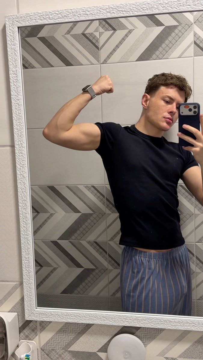 I think these pants fit a little too well. RT😏