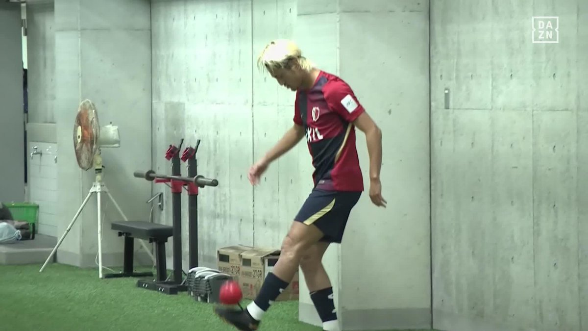 熱き男が闘魂注入🔥 鈴木優磨が後半開始からピッチへ！ ルーティーンのリフティングにも注目👀 🏆ACLエリート 第3節 🆚鹿島×浦項 #ACLElite #だったらDAZN