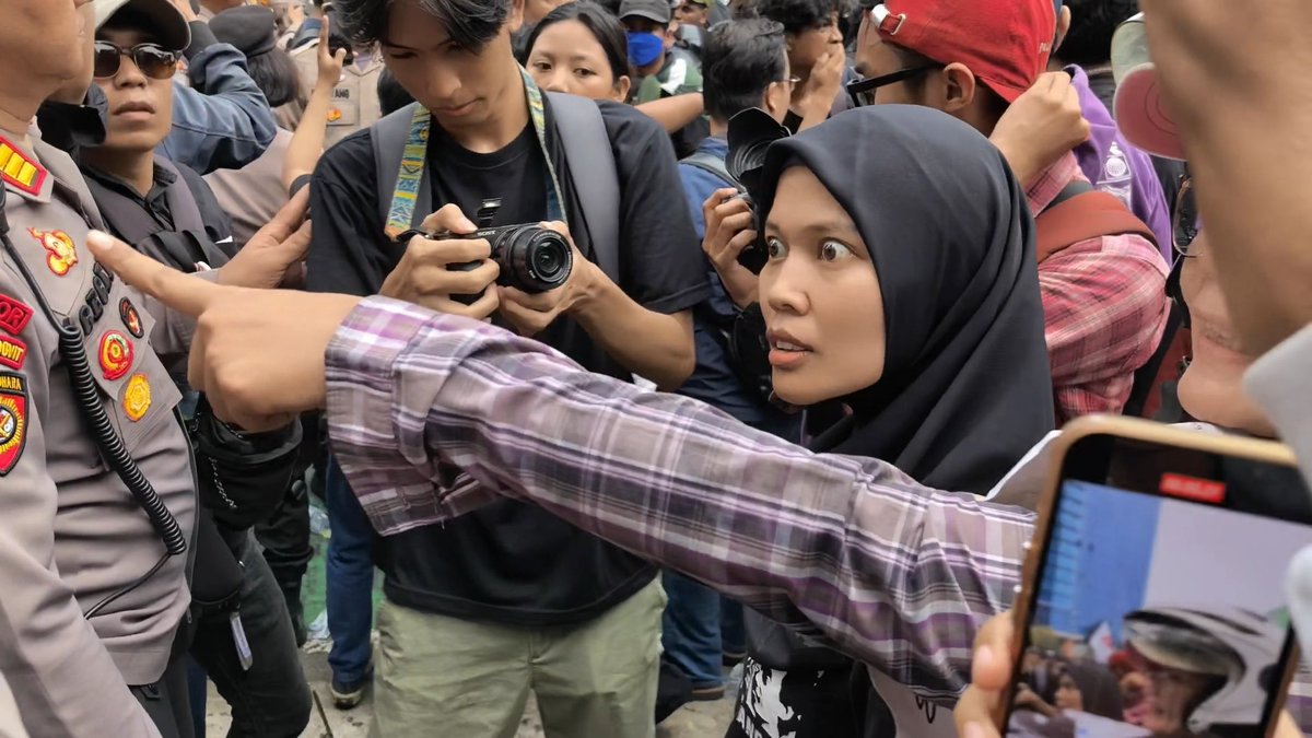 “INGAT DARI ATAS KEPALA SAMPAI KAKI ITU UANG KAMI” HIDUP PEREMPUAN YANG MELAWAN 😮💨✊🏻 #Demo 28 Oktober 2026