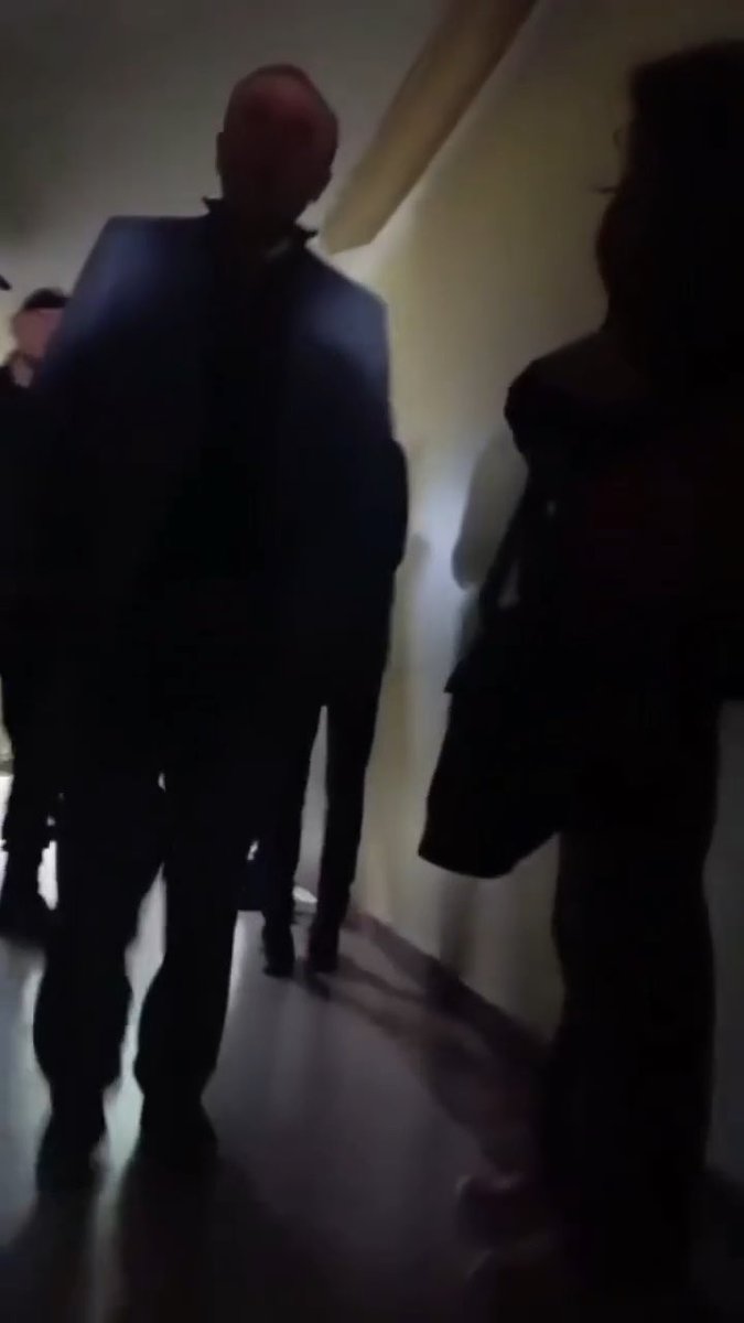 🚨 Privođenje direktora Jovine gimnazije u Novom Sadu❗️