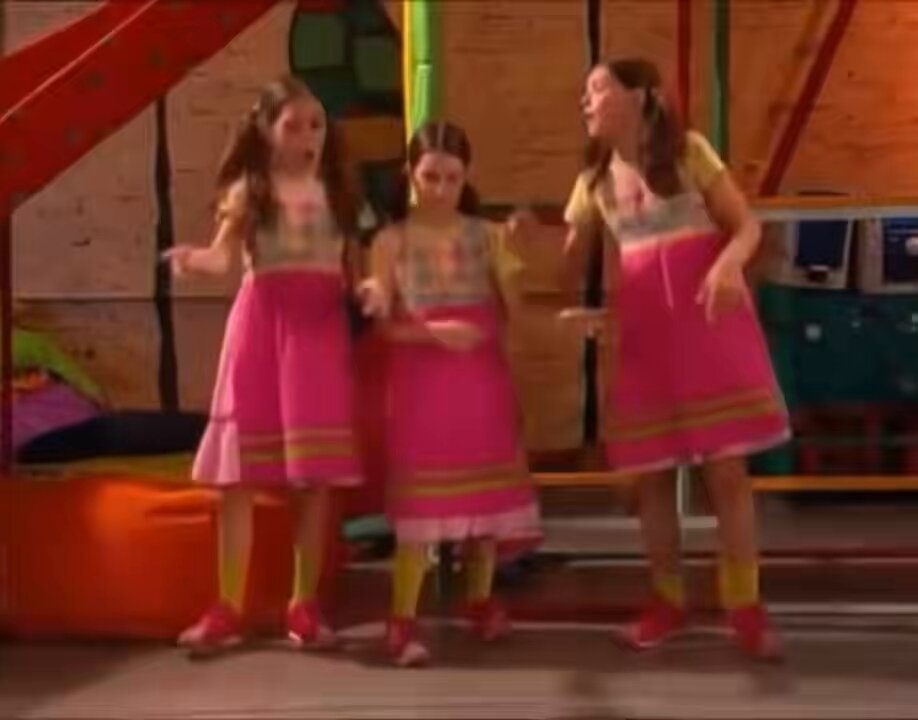 hay tanto ruido afuera que no puedo escuchar apago mi cabeza y no quiero pensar deje la llave puesta nadie puede pasar esta es mi propia fiesta hay que bailar o morir
