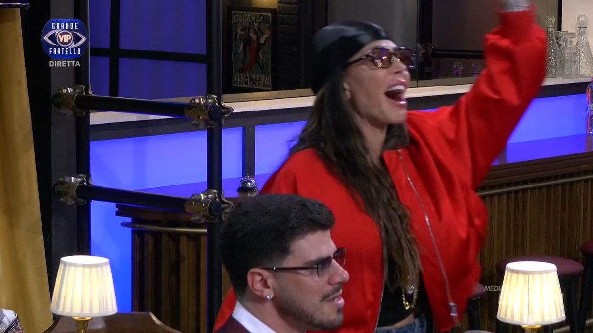 Passerella pronta: Piera e Marina si sfidano a colpi di portamento 👠 #GFVIP