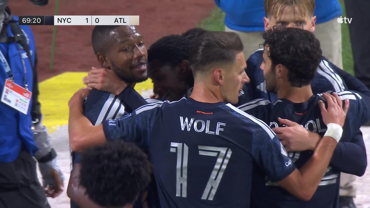 UN TIRO LIBRE SENSACIONAL: golazo de Nico Fernández Mercau en el triunfo 2-1 de New York City contra Atlanta United en la #MLS. 📺 Major League Soccer on Apple TV