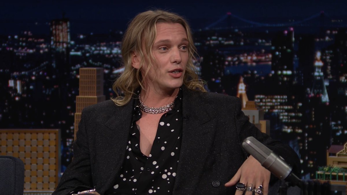 .Jamie Campbell Bower went from playing a terrifying villain in stranger things to playing a “lover boy” elf in The Lord of the Rings 😂 #FallonTonight