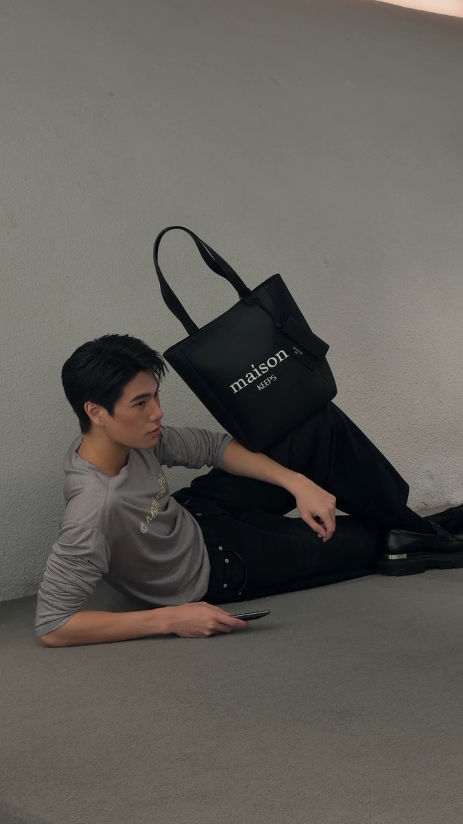 A charismatic star 🪽་༘ ݁⋆. ݁phuwintang #TheHausBag #TheHaus #PhuwinFormaisonKEEPS