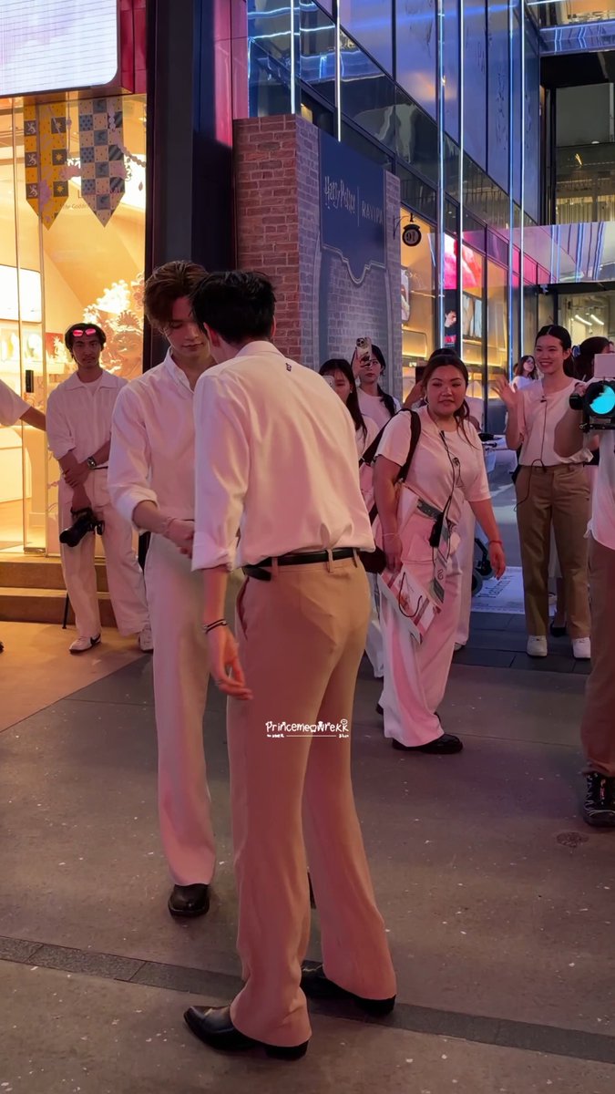ต้องหาจังหวะเอาโมเมนต์ วันนี้ไม่มีจุ่มแก้มแต่ได้ princess 🤭 จูจู้ 🌞 พี่จิรัน ⋆˚𖥔 ݁ ˖𓂃.☘︎ ݁˖ JUNIORMARK RAVIPA X HARRY #RAVIPAxJuniorMark #จูเนียร์มาร์ค #JuniorMark #junniorrs #markjrtn