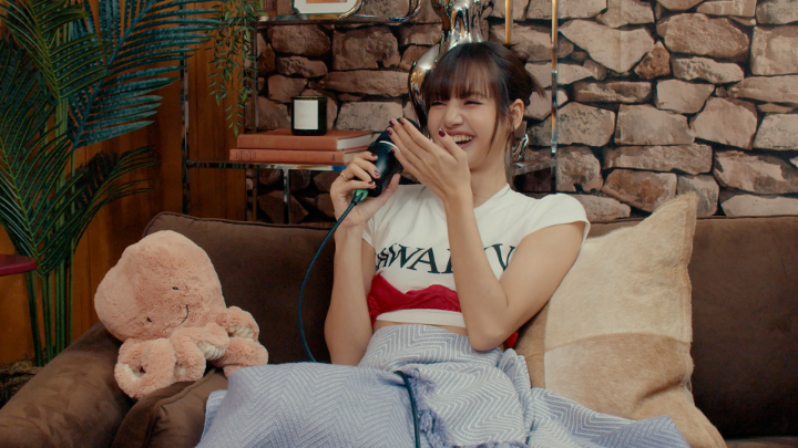 Lisa on being the one who made Labubus popular: "Sorry." 🎙️: Therapuss with Jake Shane